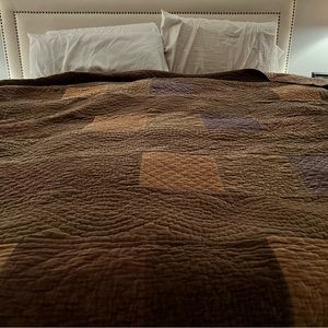 Vintage Queen Sized Pottery Barn Velvet Comforter!